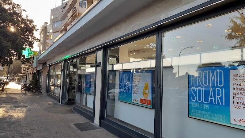 Della Tecnica Pharmacy